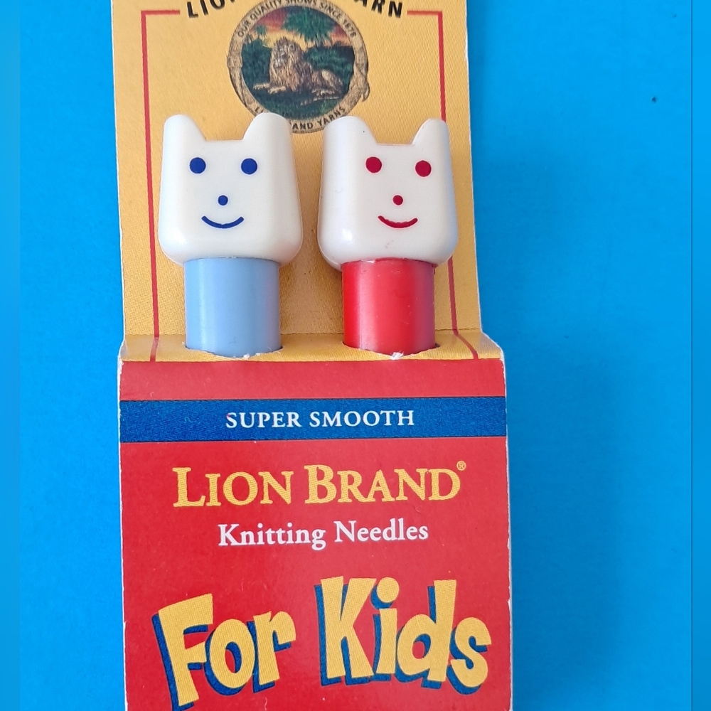 Vintage Lion Brand Knitting Needles for Kids, 10" US 15, Red & Blue - Picture 5 of 7